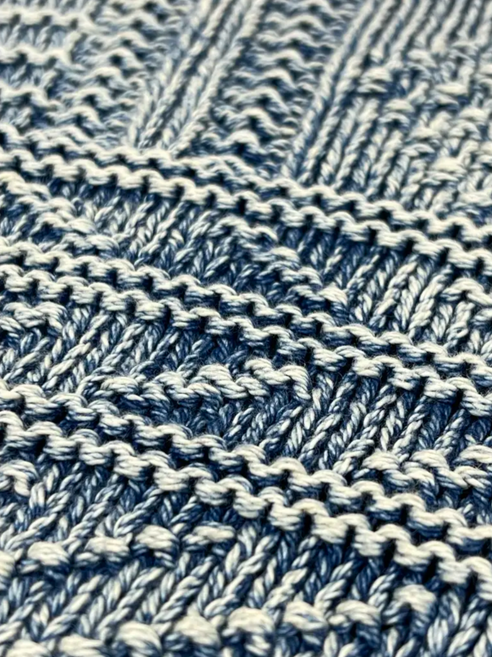 Strickjacke mit Schalkragen und Textur